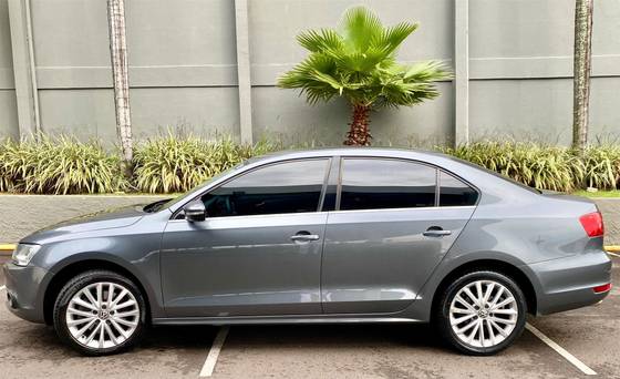 VOLKSWAGEN JETTA 2.0 TSI HIGHLINE 200CV GASOLINA 4P TIPTRONIC VOLKSWAGEN JETTA 2.0 TSI HIGHLINE 200CV GASOLINA 4P TIPTRONIC